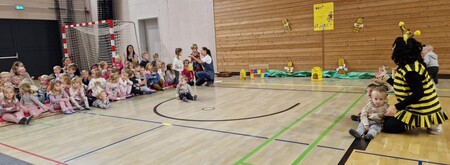 Tradicionalen slovenski zajtrk  v Vrtcu Ravne (9)